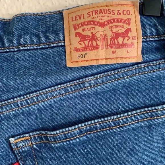 LEVI'S Button Fly 501 Shorts in Back to Your Heart Lightly Size 28 - Picture 6 of 7